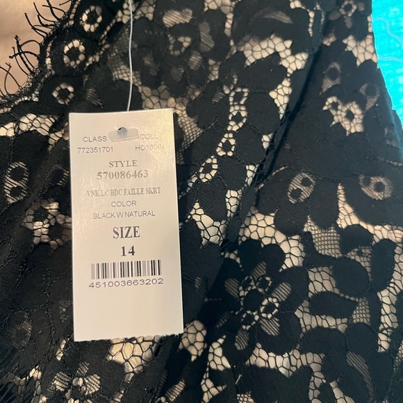 Cream lace knee length fit and flare cocktail dress. Perfect for weddings, etc. - Picture 4 of 5